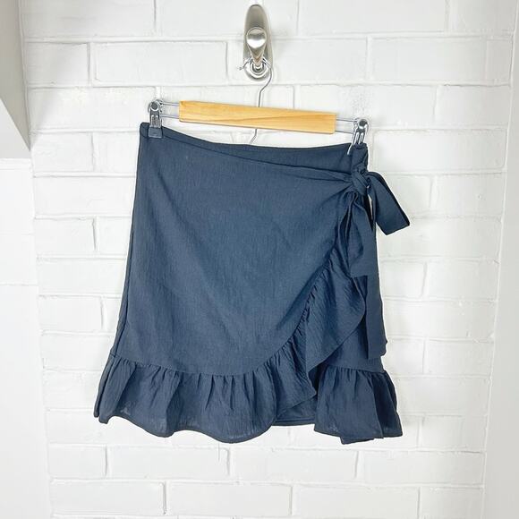 Pink Lily Classic Black Faux Wrap Ruffle Skirt Size M - Picture 1 of 10